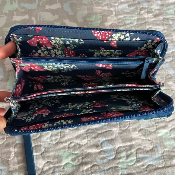 Vera Bradley Rose Toile wristlet - Picture 4 of 9